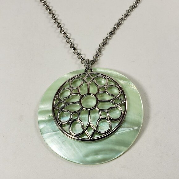 Silver-tone Filigree Seashell Circle Design Pendant Necklace  - Women jewelry - Picture 9 of 11
